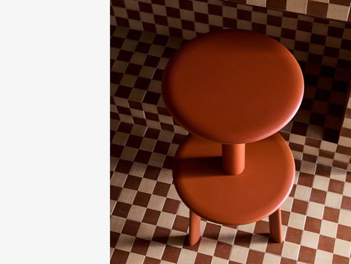 And tradition massif counter stool lifestyle4