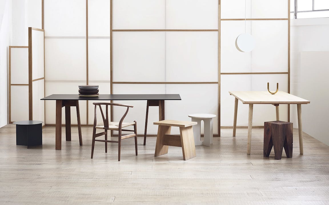 Tables & desks catalogue image