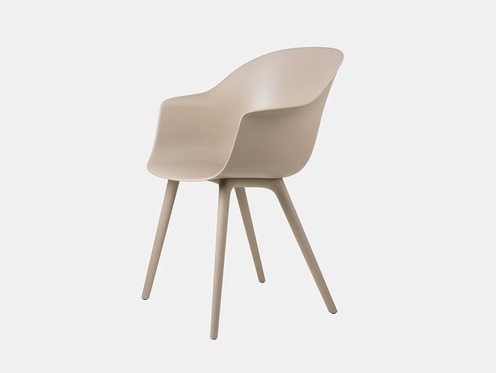 Gubi bat outdoor chair new beige
