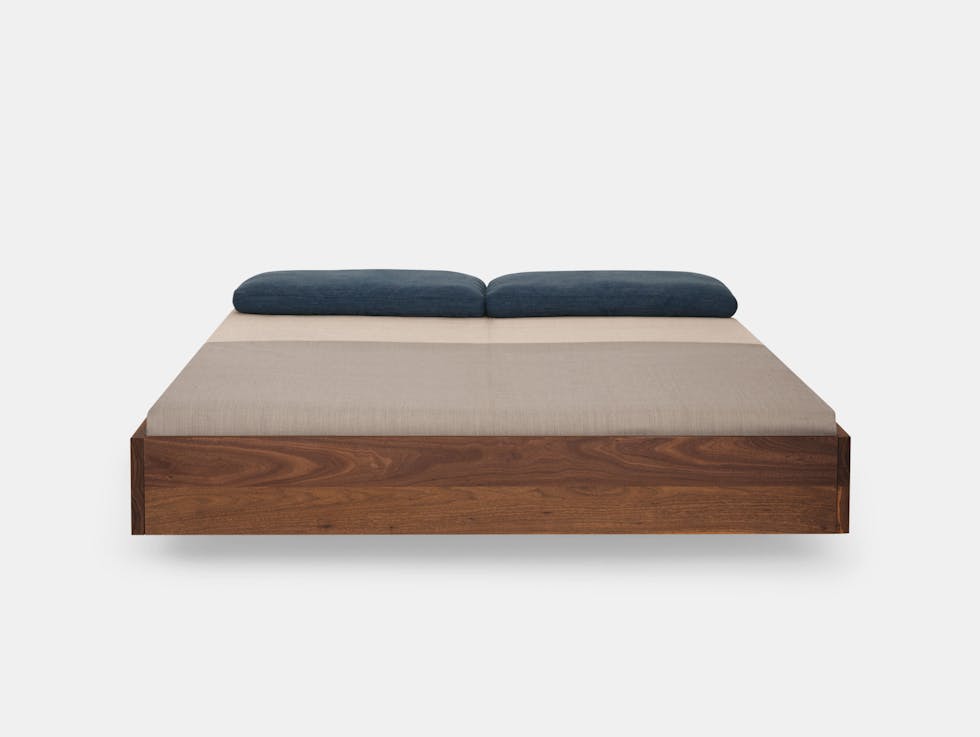 Zeitraum Simple Bed Walnut Formstelle